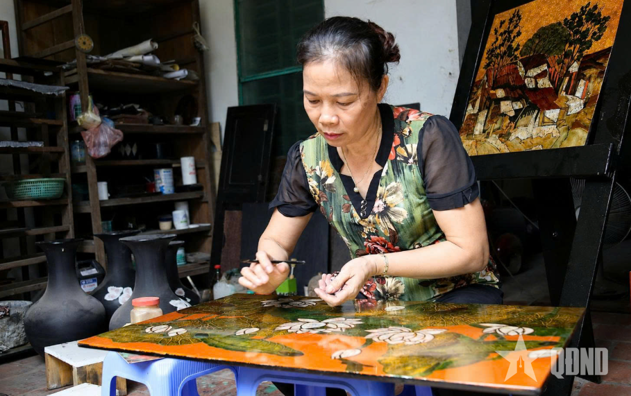 Góp phần vực dậy nghề sơn mài Hạ Thái